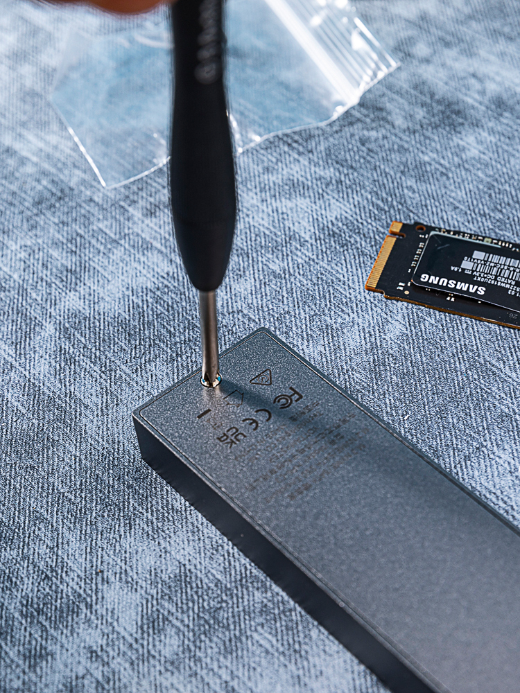 买个固态硬盘做移动硬盘可行,买个固态硬盘自己能装吗