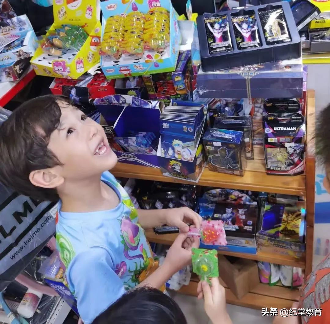 家长花200万没凑齐奥特曼卡片,家长为孩子花200万集齐奥特曼卡片