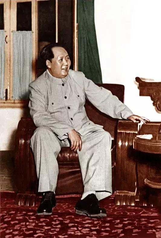 毛主席诗词是中国革命的壮丽画卷是民族血性和斗争精神的真实写照