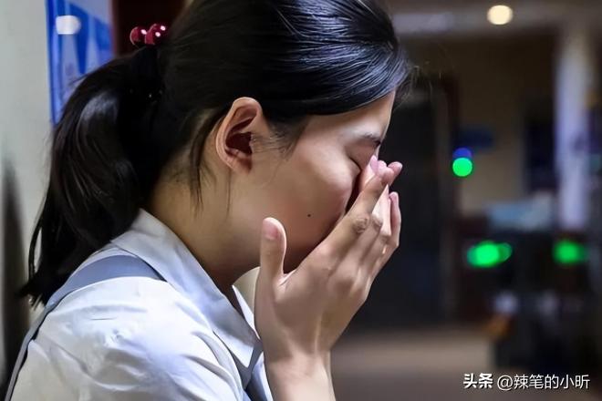 被泼硫酸毁容16岁女生,2017年18岁少女被泼硫酸毁容