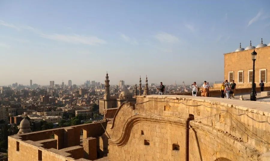 这个中国女人,让中东土豪享受到拆快递的快乐