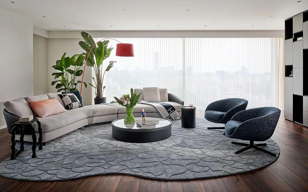 沙发选比较小客厅会显得比较大吗,不设限就拥有无限可能