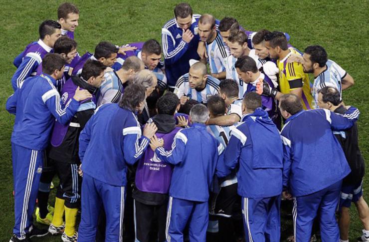 国足02年世界杯回忆杀,世界杯回忆杀来了2022世界杯