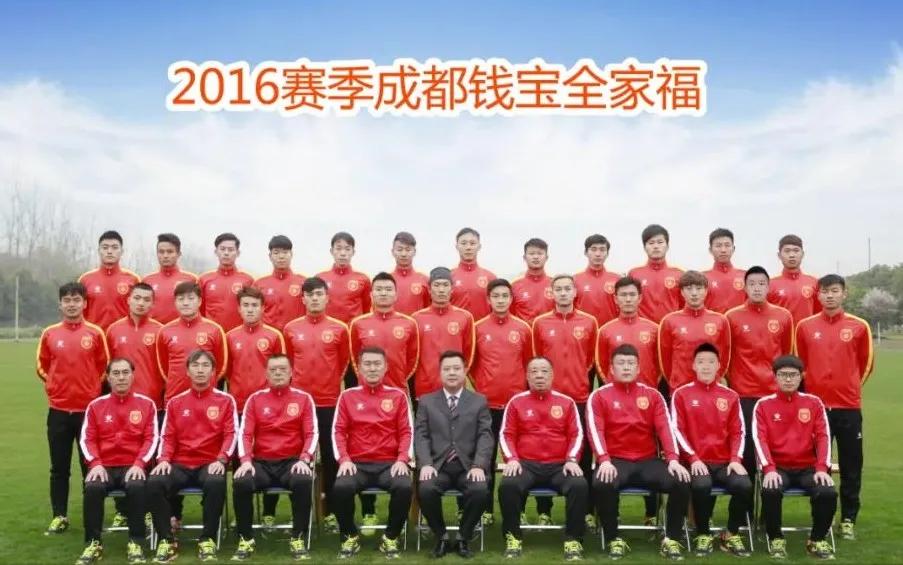 足球照片高清大图,原成都五牛足球队照片和名单