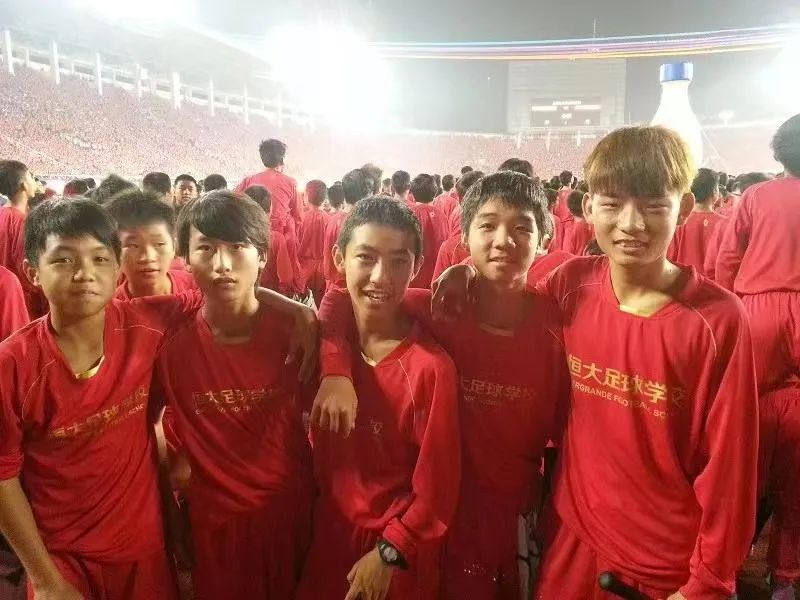 乾坤未定你我皆是黑马毕业典礼,毕业生演讲乾坤未定你我皆是黑马