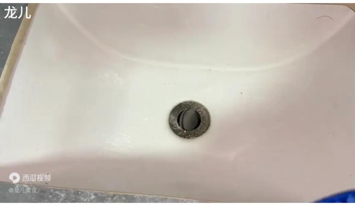 马桶脏有黄渍厚厚一层怎样解决,马桶里面黄渍怎么去除