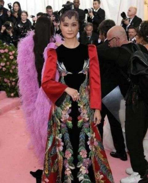 关晓彤穿什么衣服最漂亮了,关晓彤穿衣搭配很潮流