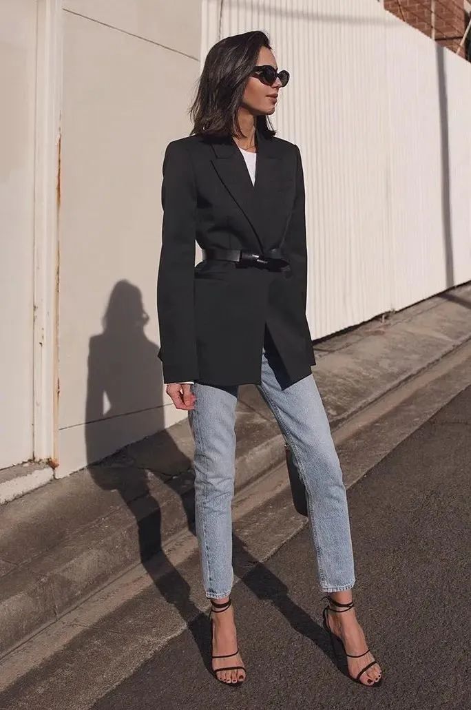 直筒牛仔裤小白鞋穿搭,小白鞋牛仔裤秋冬穿搭图片