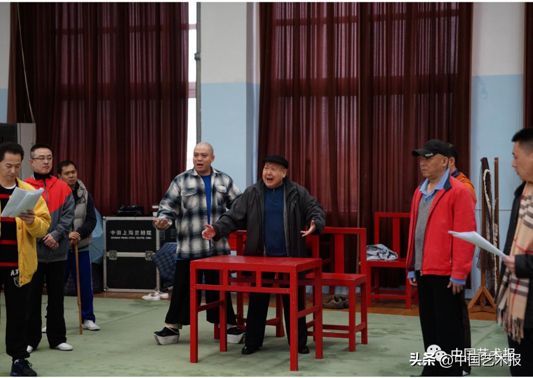 杩欎釜灞曡涓轰粈涔堜細闇囨捈浜哄績,杩欎釜灞曡鎵撶牬鑹烘湳鍜岀敓娲荤殑鐣岄檺