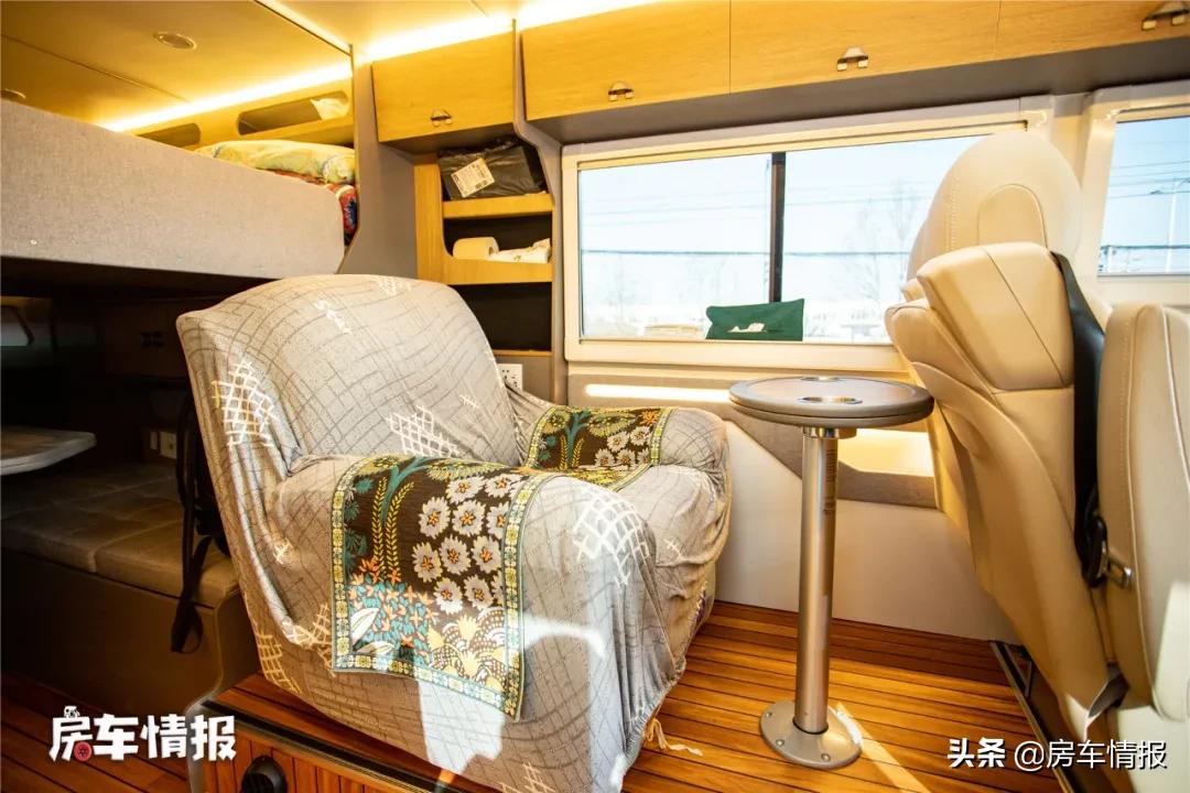 东风2.3t四驱短轴低顶房车,十堰东风特种四驱房车