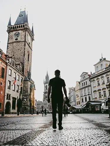 生活在捷克布拉格,捷克位于欧洲的哪个位置