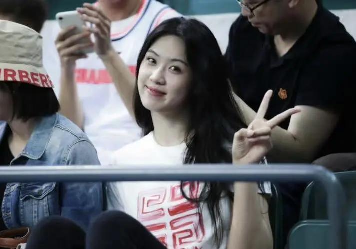 女篮颜值天花板李梦,女篮王思雨成长之路