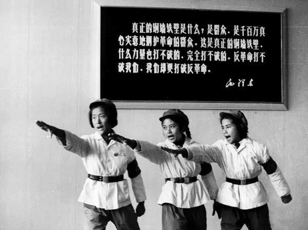 德军屠杀犹太女人的真实影像,纳粹集中营屠杀女性暴行案