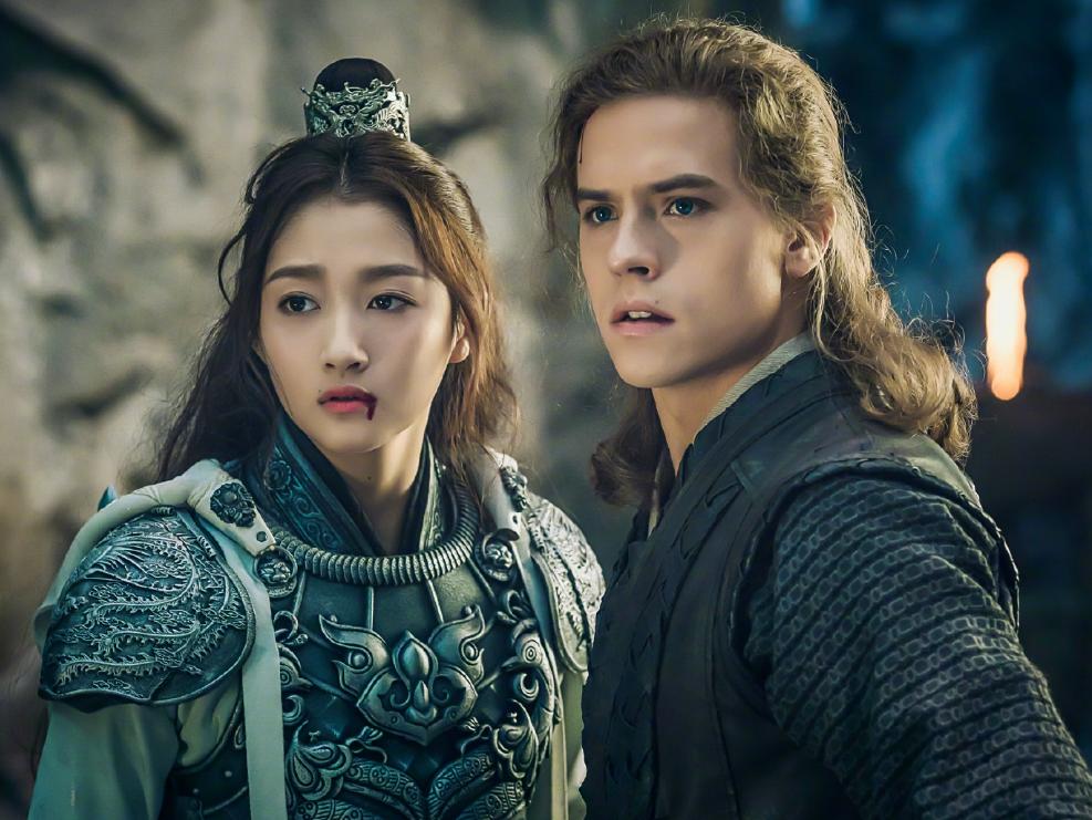 关晓彤最新照片女人味十足,关晓彤精修机场生图半身造型