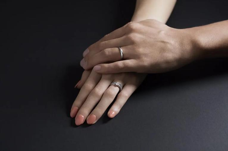 培育钻石和天然钻石区别在哪里,莫桑石和人工培育钻石的区别