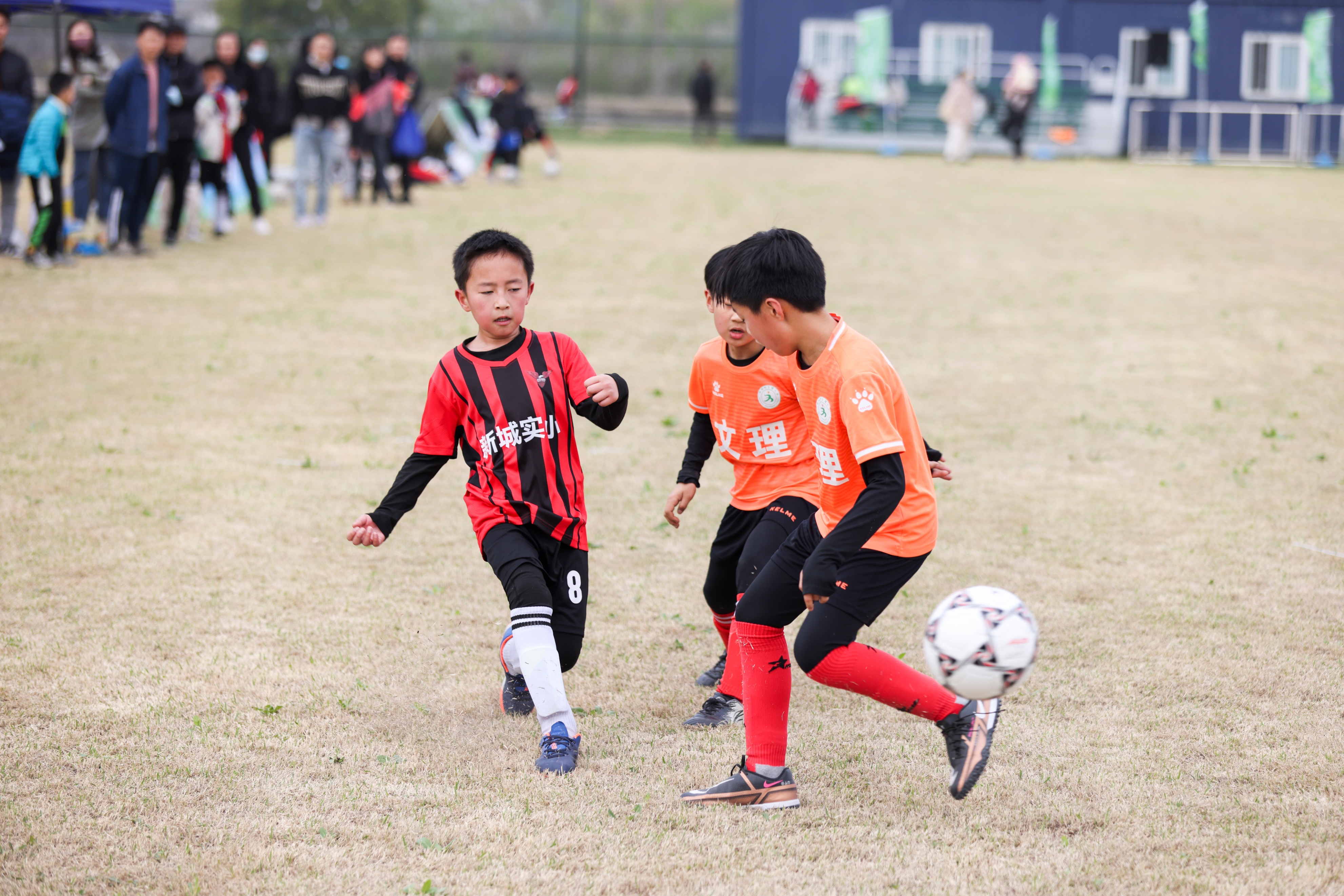 鍔╁姏浜氳繍瓒崇悆,鍔╁姏瓒崇悆灏戝勾閫愭ⅵ缁胯尩