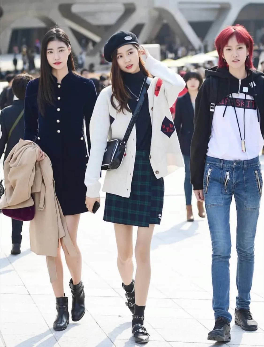 韩国街拍穿搭女生鞋子,韩国穿搭帆布鞋街拍