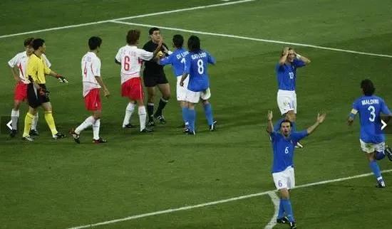 02年世界杯韩国黑哨事件各国反应,02年世界杯中国队反应