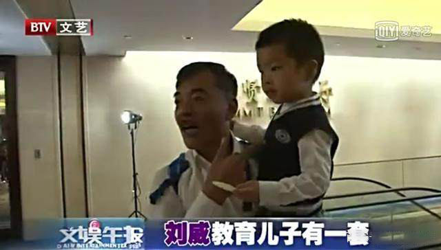 抱孙子的年龄却喜当爸的明星,六位年过60岁无儿无女的明星