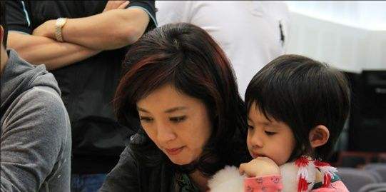 离婚18年，富豪丁健和许戈辉生下女儿，她的北大前妻如今怎样了？