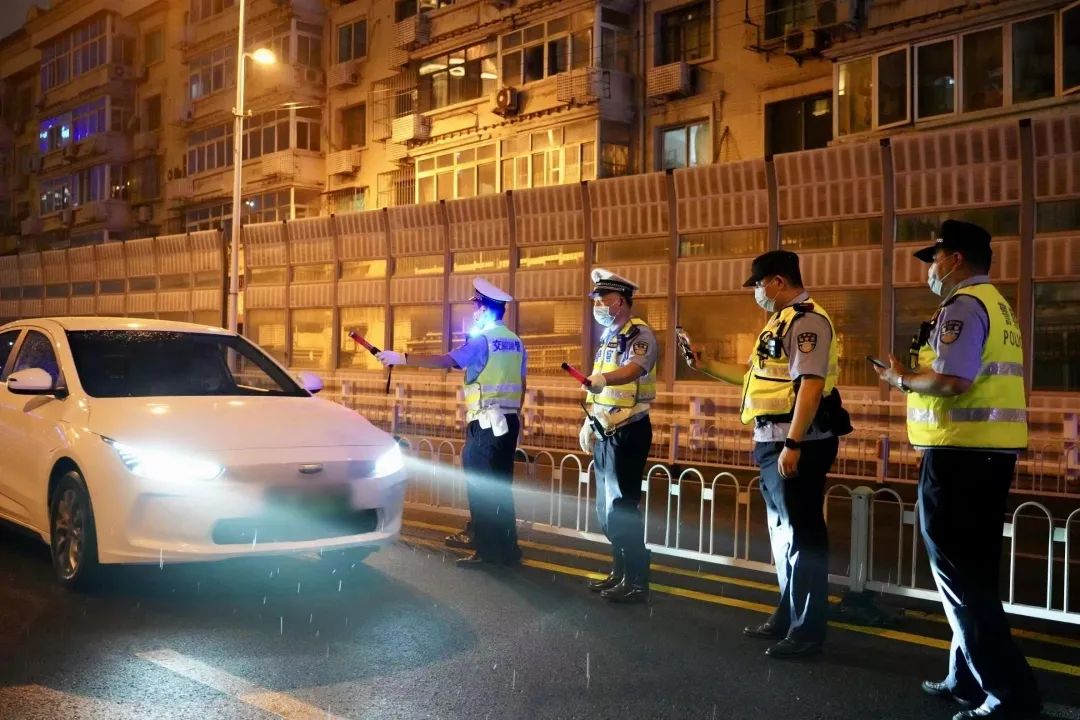 【夏季治安打击整治“百日行动”】天津公安开展第二次夏夜治安巡查宣防集中统一行动