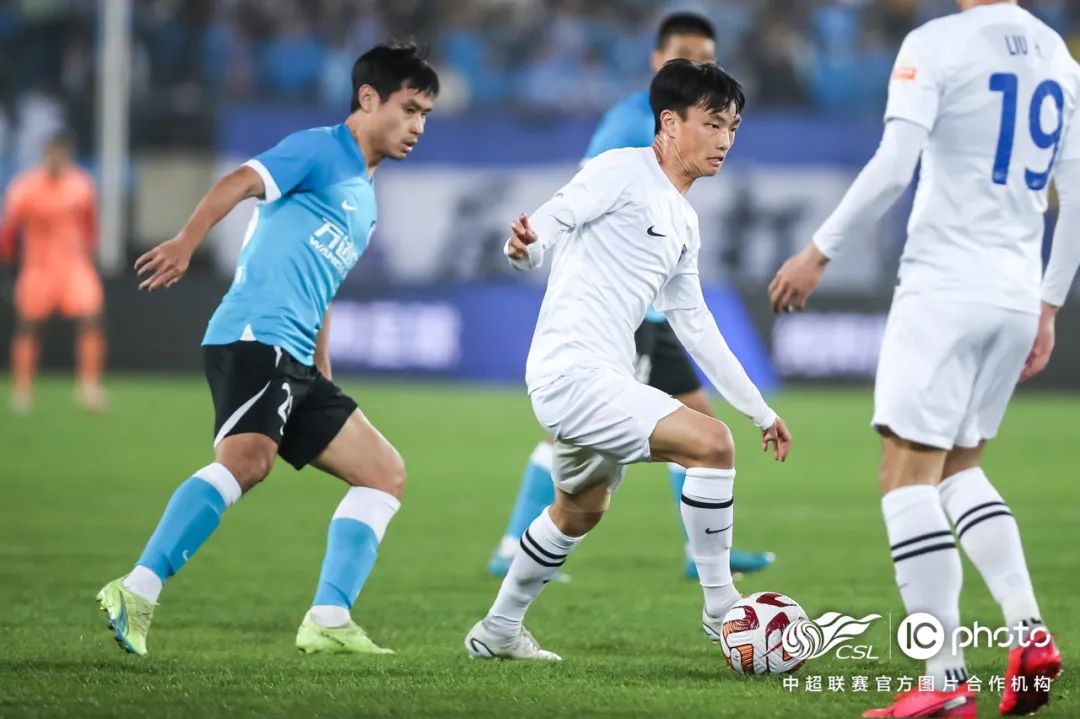 海港胜三镇取开门红,海港逆转三镇取开门红