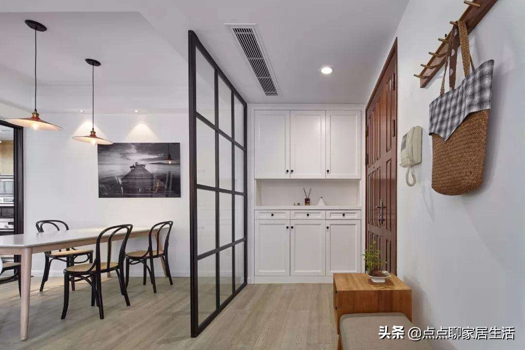 入户门对着窗户如何化解,入户门对客厅阳台真的是穿堂煞吗