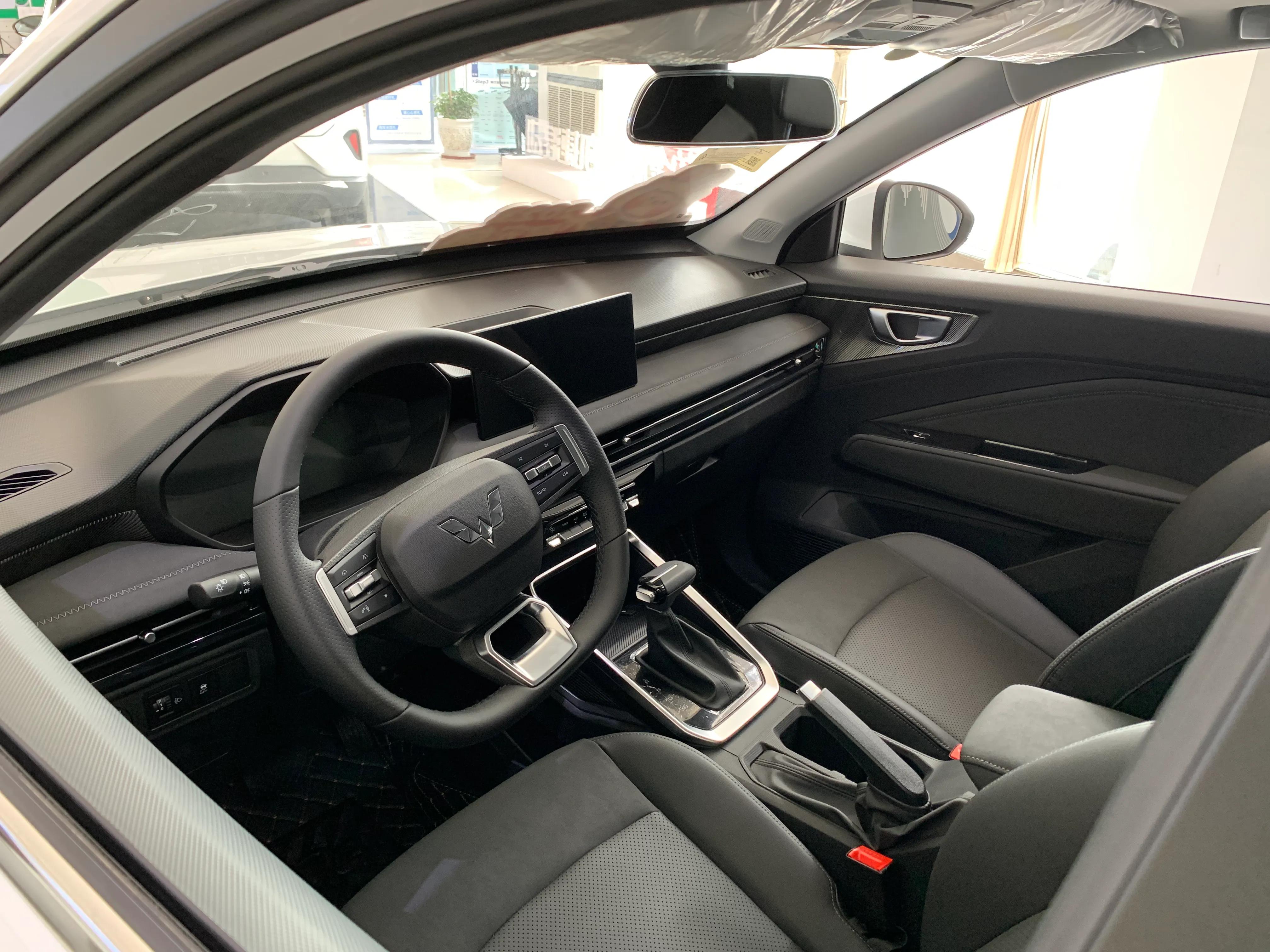 五菱星驰黑色suv,五菱星驰潮酷型黑武士