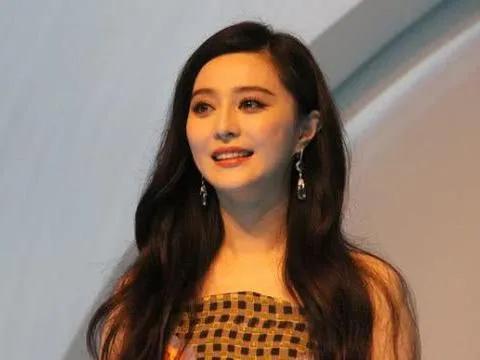 范冰冰巴黎时装周新街拍曝光,范冰冰巴黎时装周路人视角