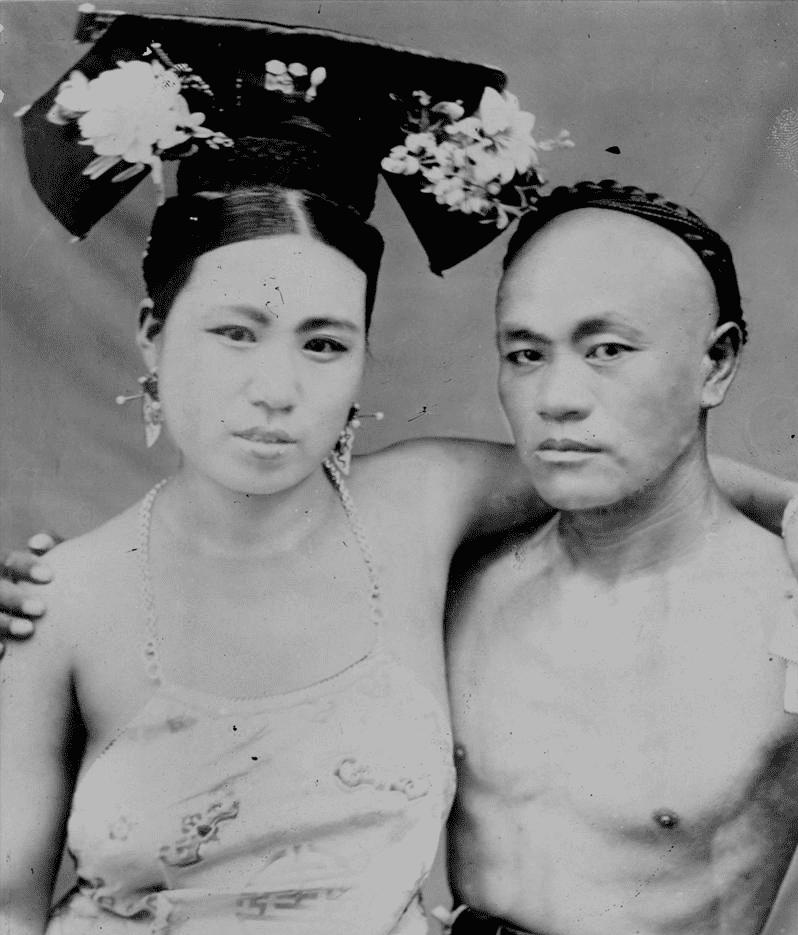 惊!日军日记曝光,*安妇慰**不顺从,日军竟用*刀刺**插入她的*体下**!