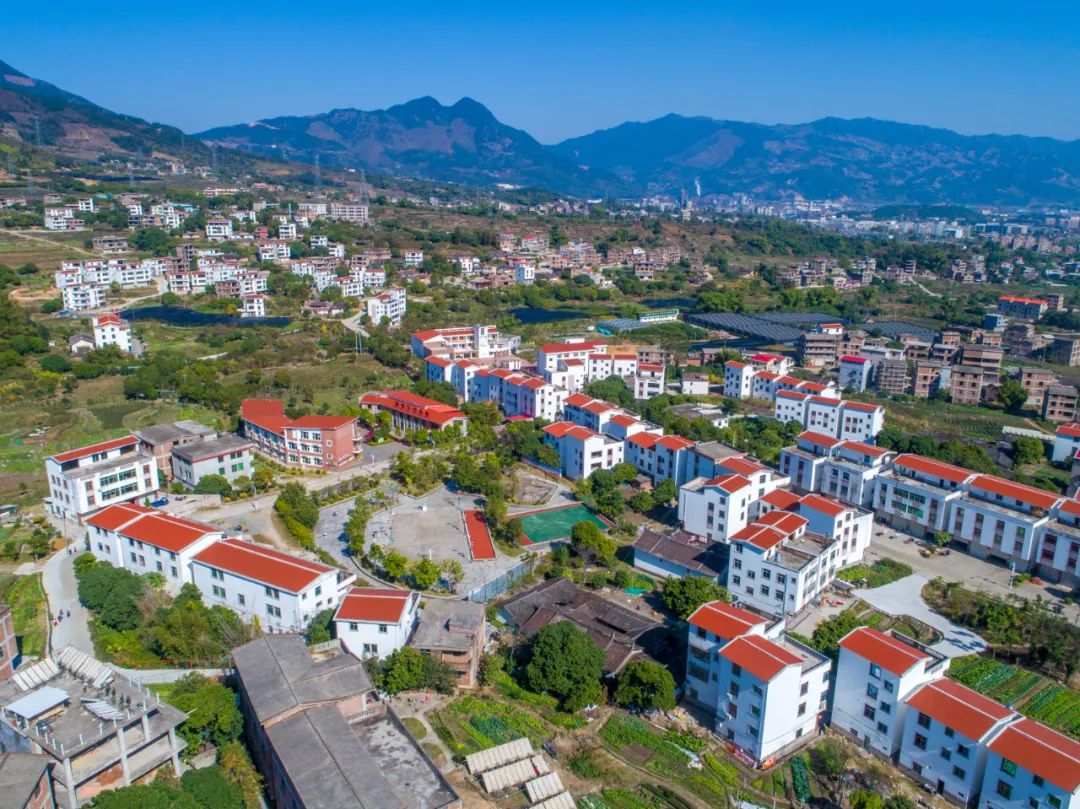 安溪县湖头镇：乡村蝶变满目新振兴路上阔步行