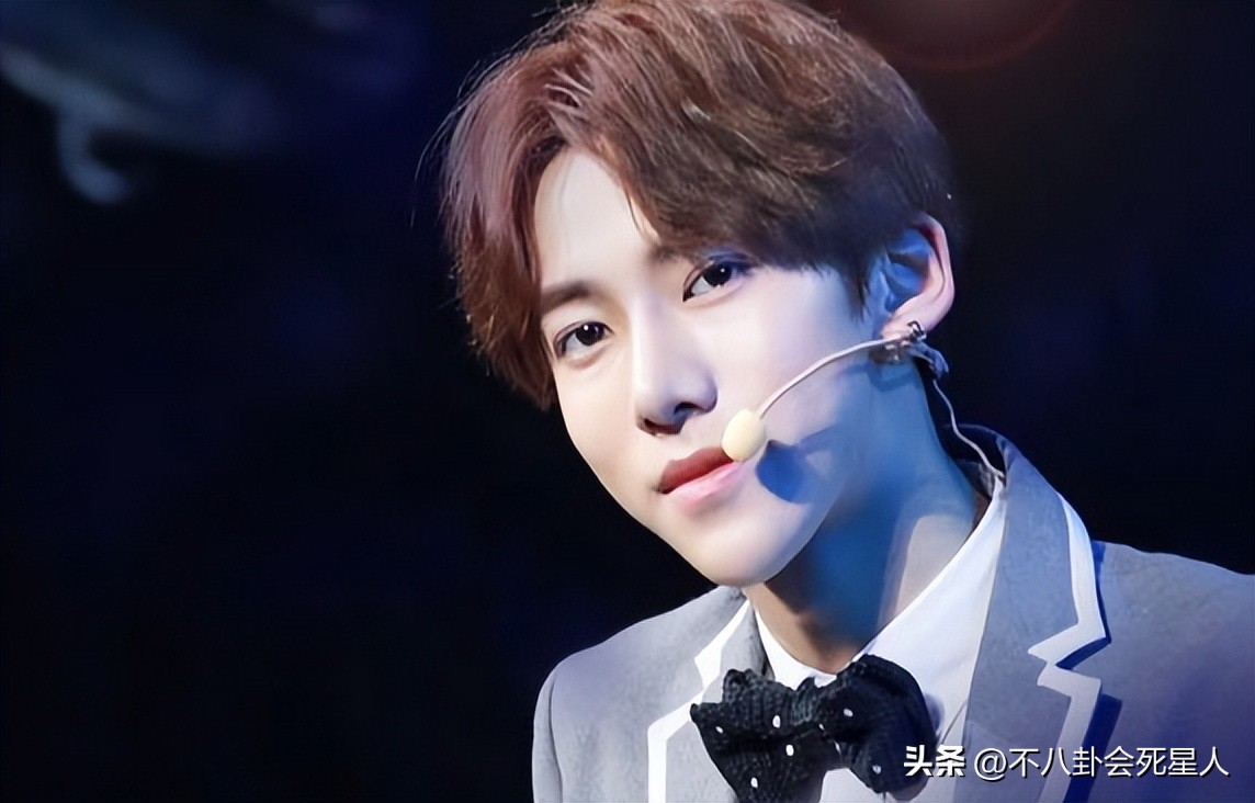 一张报价单，将明星“躺着赚钱”的*裤底**扒得一干二净了