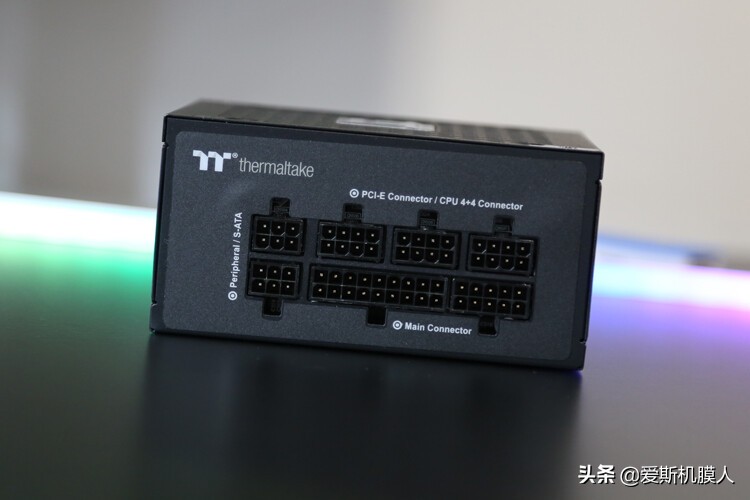 ITX好搭档！ThermaltakeTT钢影SFX650W金牌全模组电源开箱