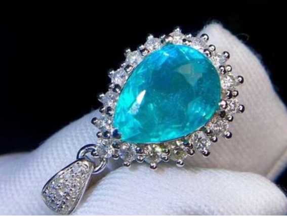 帕拉伊巴碧玺戒指18k霓虹,霓虹色的帕拉伊巴碧玺