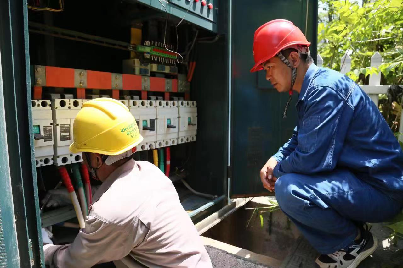 县供电公司战高温保供电,国网石泉县供电公司用心服务