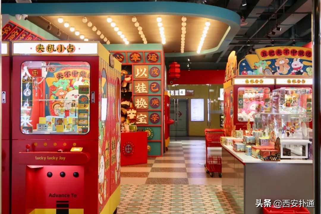 最近很火的夹娃娃机,夹娃娃机超大手办