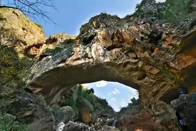 大理弥渡县天生桥风景,大理弥渡天生桥