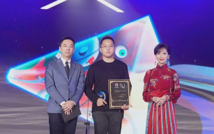 赵雅芝穿白色蕾丝裙配复古礼帽,李若彤和赵雅芝穿马面裙