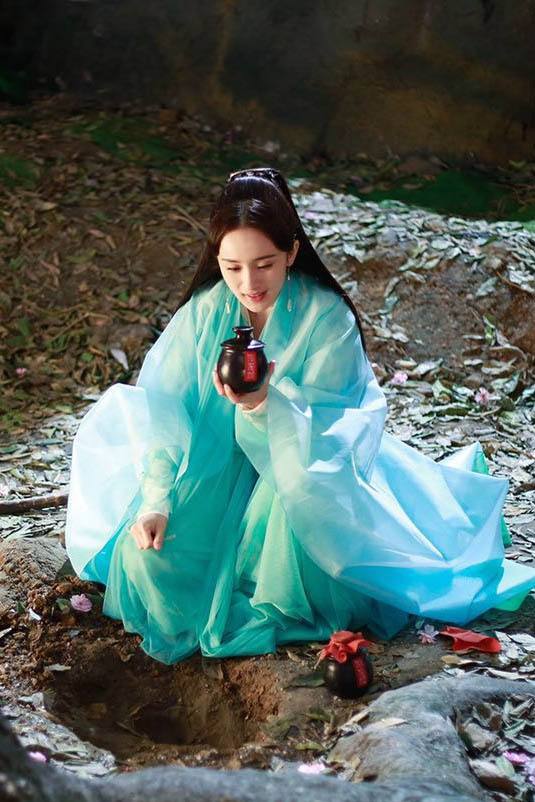 民间故事女人生了一条蛇,民间故事女人生下蛇