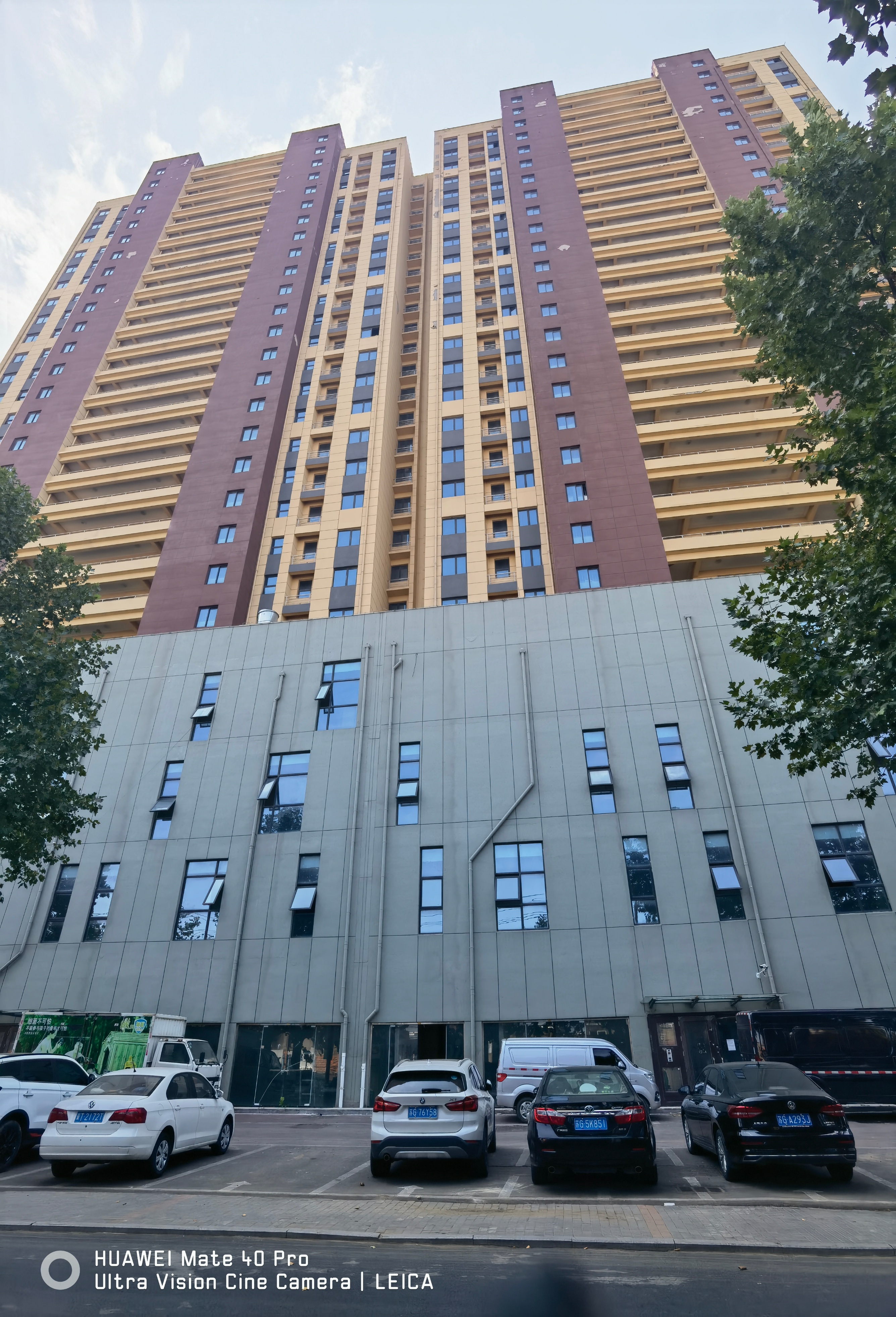 水晶城墙体开裂,水晶城10楼卖完了吗