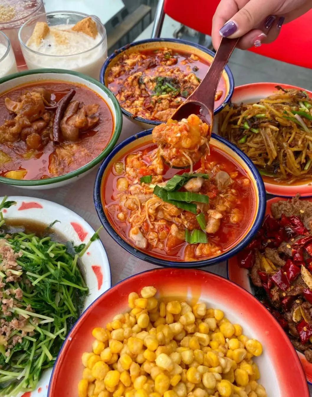 昆明市藏在巷子里的老火锅,昆明市中心藏在巷子里的小吃