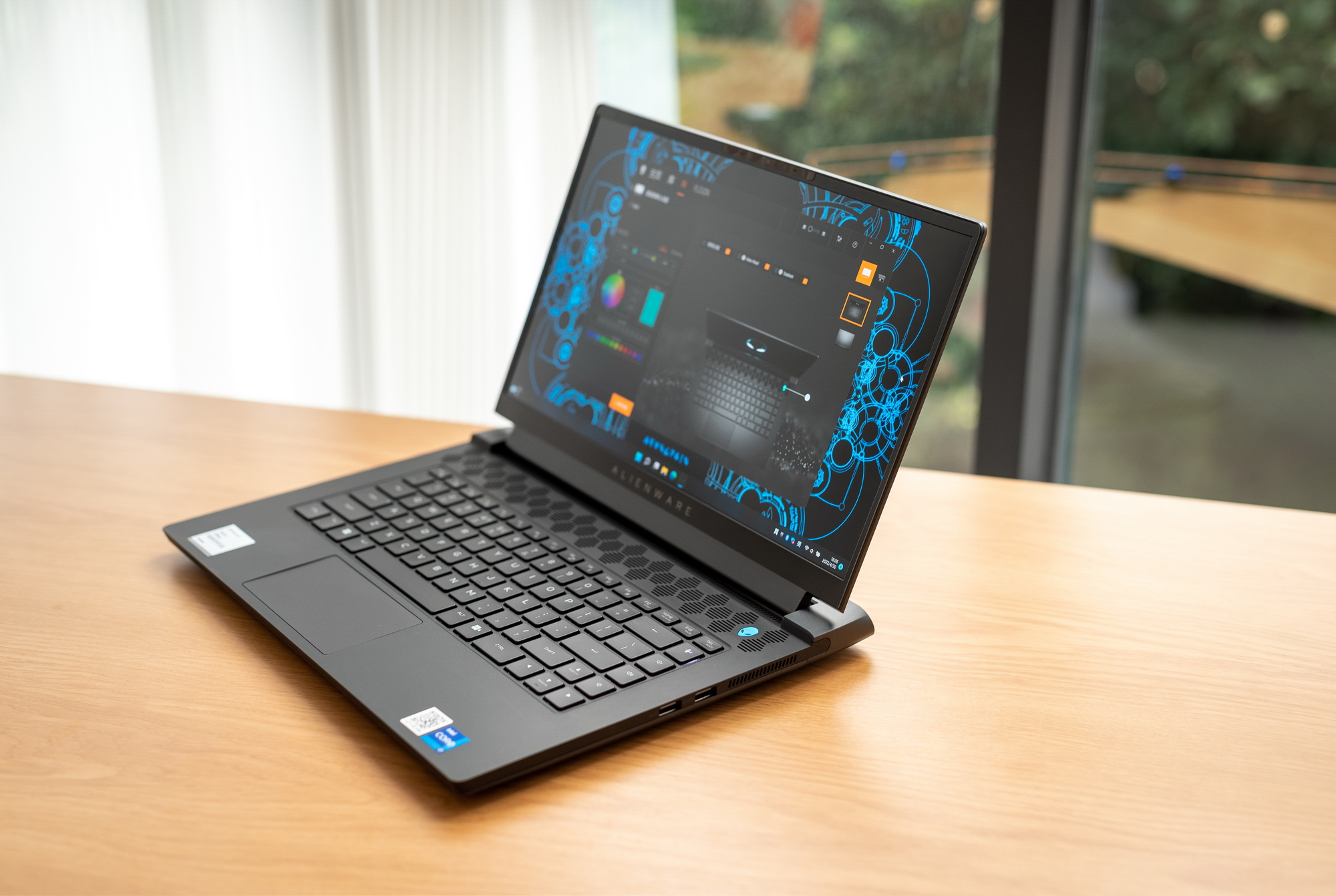 alienwarem15r7笔记本,男人的快乐就这么简单老外