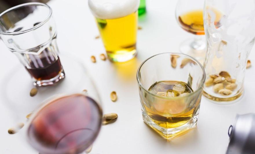 白酒假酒揭秘,低端假酒大揭秘