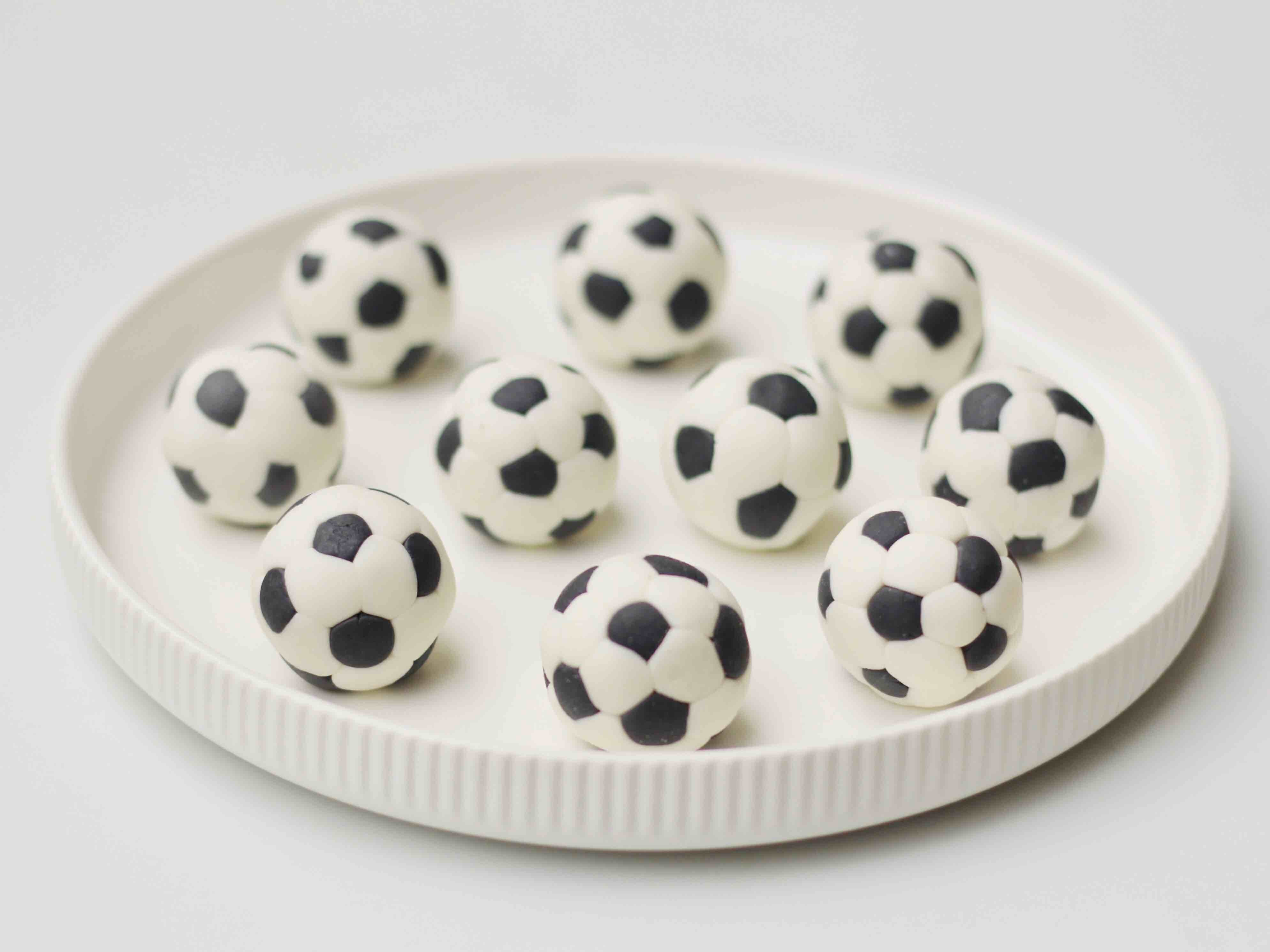 世界杯足球面食,足球款式的汤圆