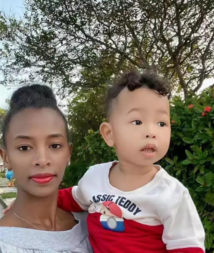 四川小伙娶黑人老婆，不仅没给彩礼还未见过丈母娘，现在怎样了？