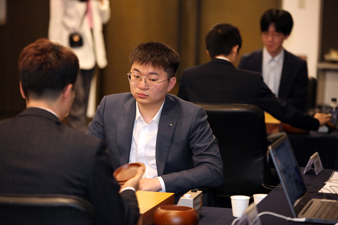 柯洁战胜朴廷桓中国队卫冕农心杯,lg杯柯洁击败朴廷桓