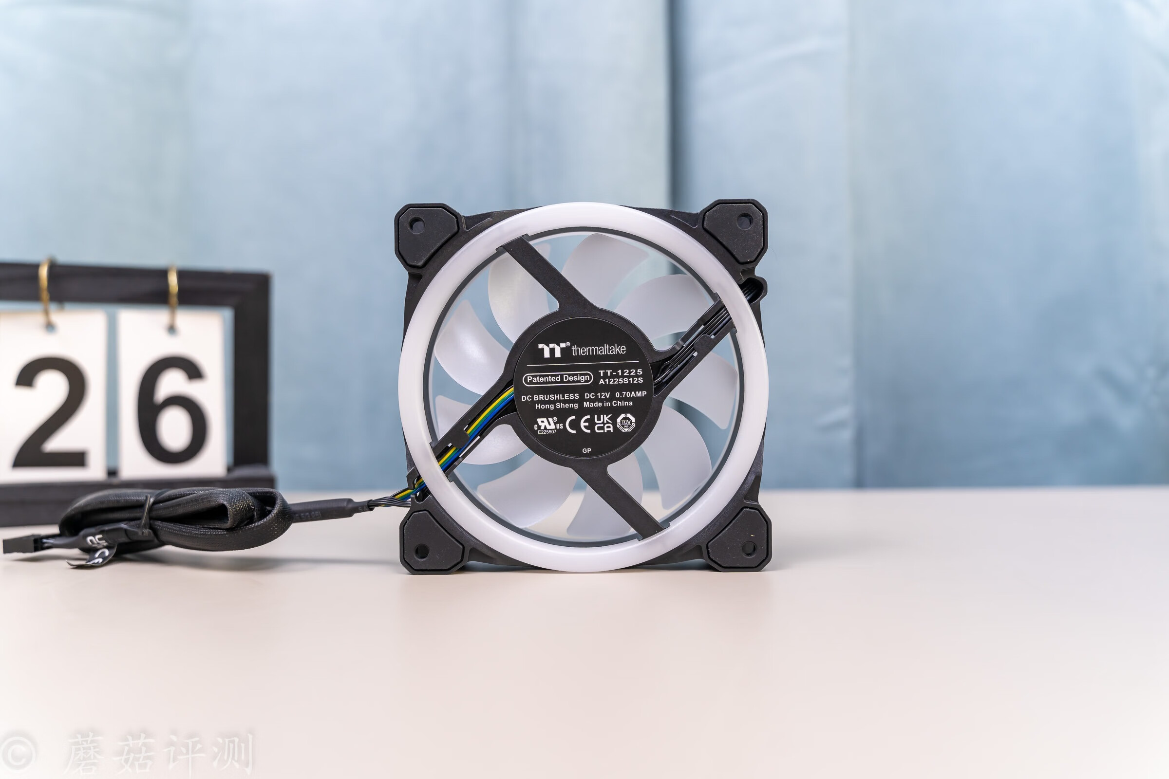 一正一反，轻松定义你需要的风扇风向，Tt耀影SWAFAN12机箱风扇