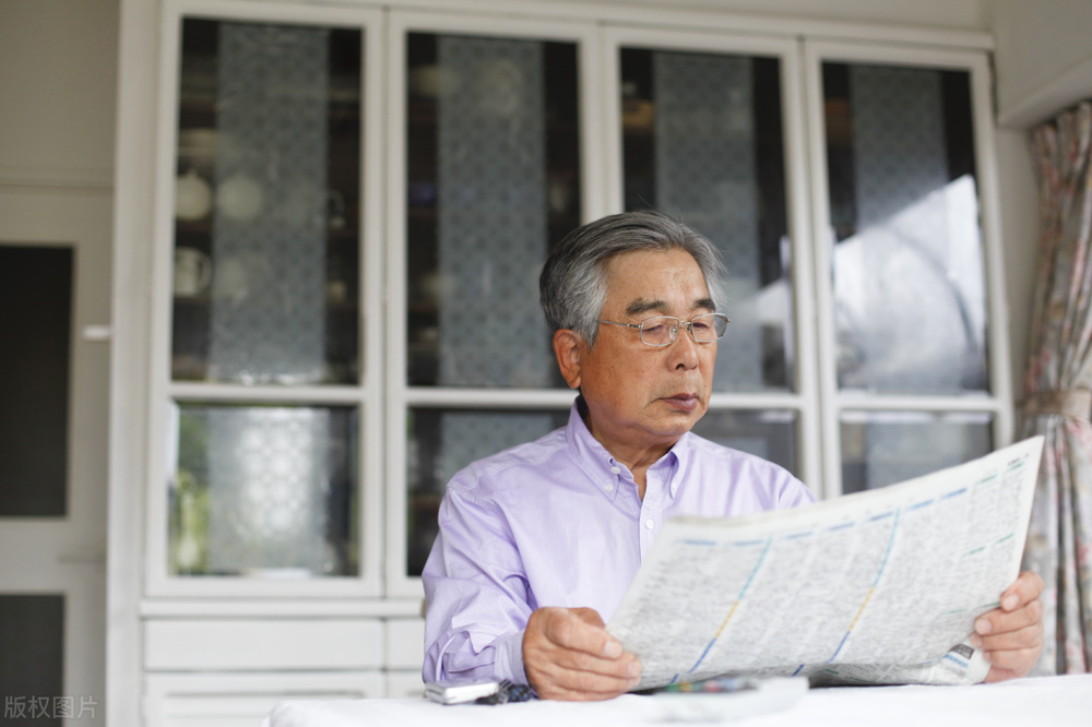 老人不走亲不访友,人到中年不愿意过年