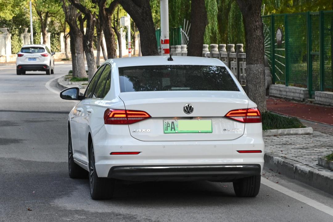 2015款朗逸1.4t二手现在值多少钱,大众朗逸1.5t星空顶配