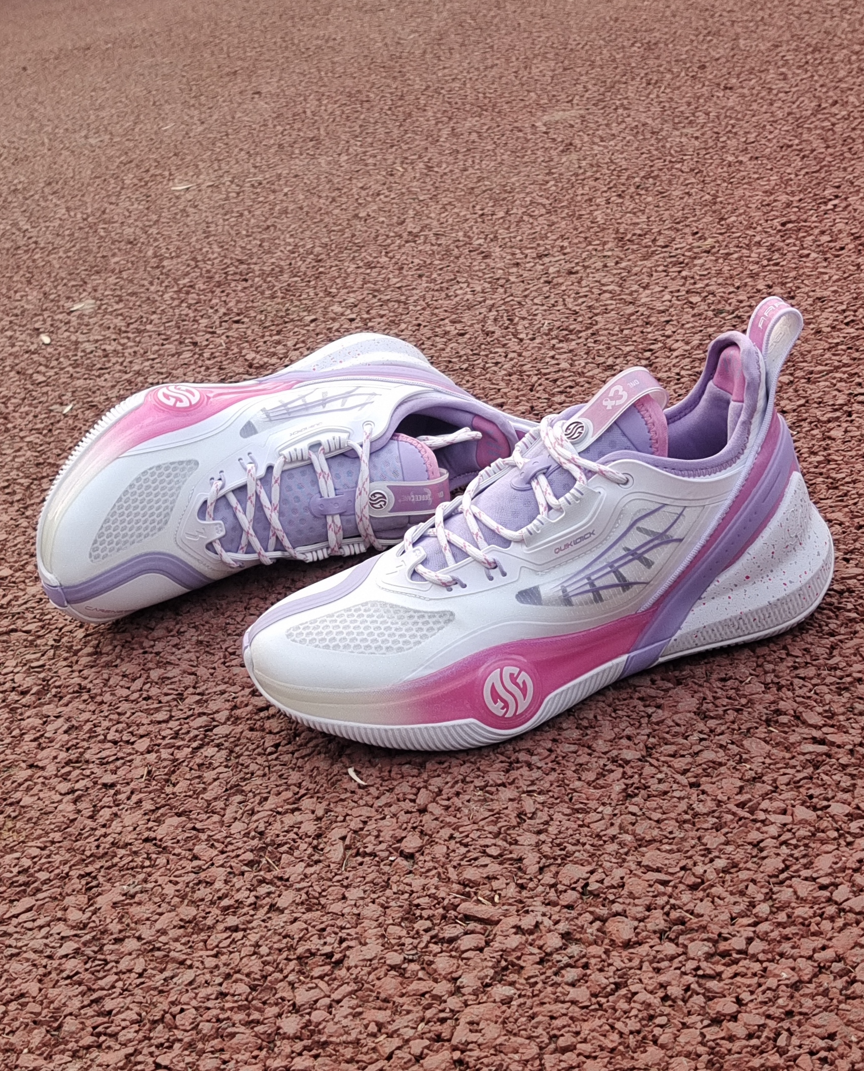 后卫也能穿的中帮鞋,后卫可以穿ag球鞋吗